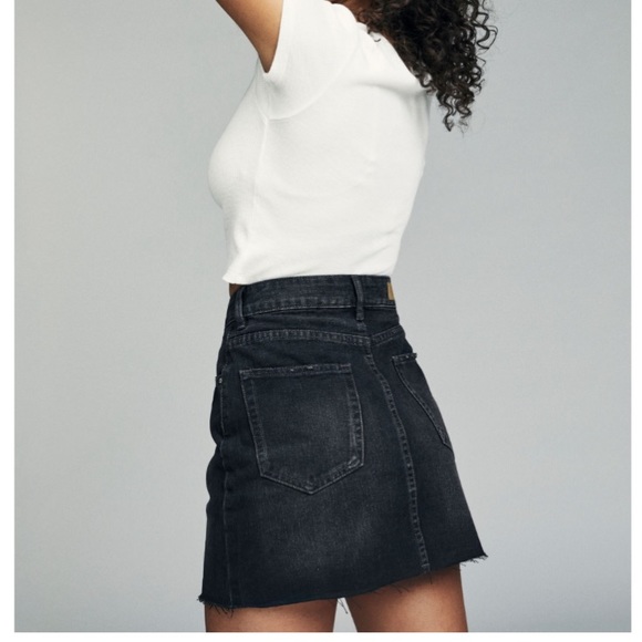 NWT Cotton On Classic Denim Skirt Super Washed Black Distressed Hem SIZE 4 (US) - Picture 5 of 9